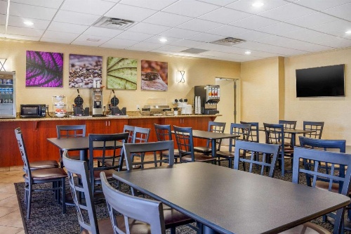 Sleep Inn & Suites Airport image 8